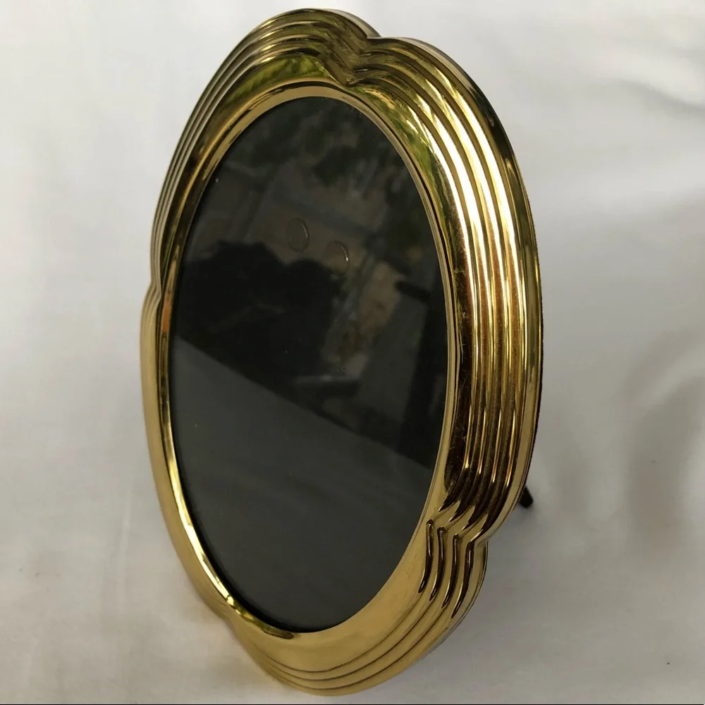 Vintage Picture Photo Frame Metal Brass Free Standing Wall Hanging 5” x 7” Oval